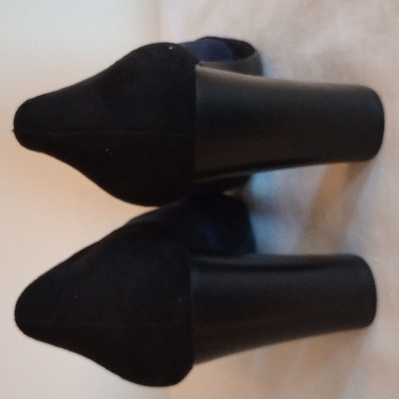 IMPO STRETCH BLACK/BLUE SUEDE HIGH HEELED SHOES. SZ 7 1/2.  EUC - Picture 5 of 11